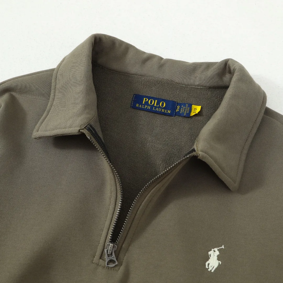 P260 #R99 Ralph Lauren pony logo eight-color half-zip lapel sweatshirt. Wear three times in one suit, easy to switch styles: Fully stand-up collar mode: crisp lapel three-dimensional windproof, taking into account warmth and cool lines, full of coolness ▫️Half-open lazy mode: slightly exposed collarbone, relaxed and comfortable | Pair with a shirt or high collar to show the intellectual atmosphere ▫️Full-open V-neck mode: Visually extends the neck-shoulder ratio | Stacking is more layered, hiding the flesh and making it look slimmer, making it easy to wear with a sense of luxury. Genderless design, shared wardrobe concept: White is gentle and elegant | Black is cool and slimming | Both colors can be used to create a couple CP look. 8 colors are available in the full line | From classic to soft | Meet all daily and occasion dressing needs Quality is reflected in the details: Micro-label logo embroidery | Loose but not procrastinating tailoring | High-grade fabrics ensure a comfortable fit. Easily manage various scenarios such as workplace commuting, weekend leisure, and date travel, effortless chic is the definition of effortless chic.  Color: Black White Navy Mint Green Khaki Pink Yellow Army Green Size: S M L